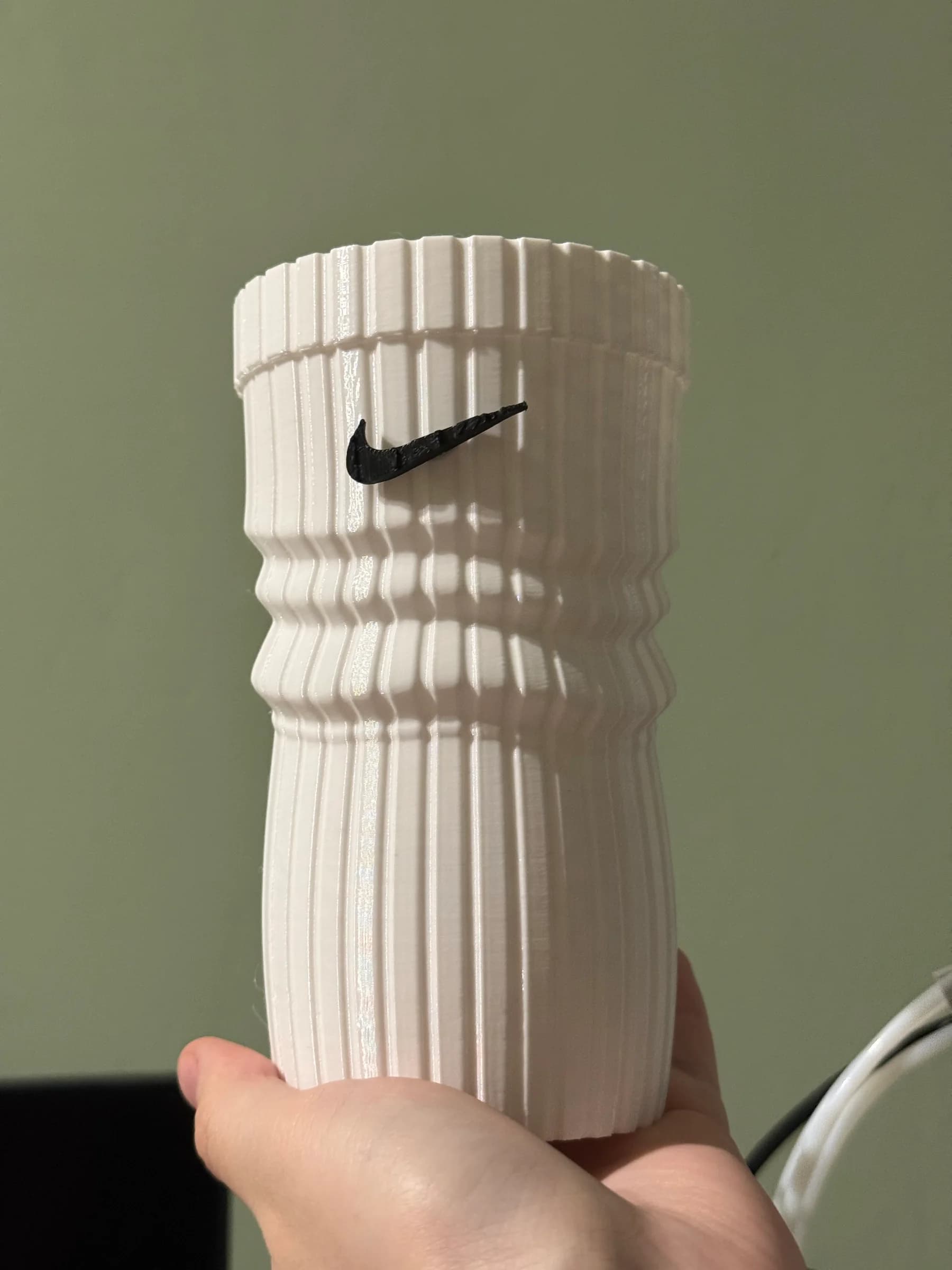 Кашпо для цветов Nike